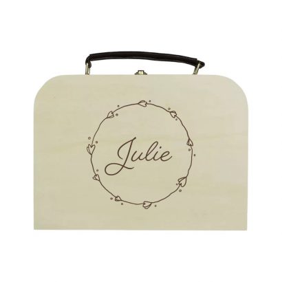 Houten-koffertje-met-naam-Julie-baby-zo-baby-kado